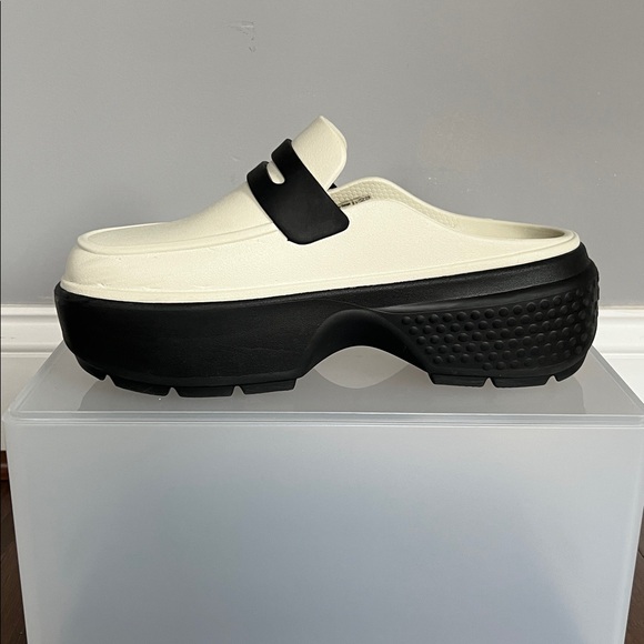 CROCS Stomp Loafer - Picture 4 of 11